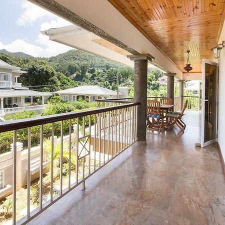 Flora'S Self Catering Apartments Вікторія Екстер'єр фото