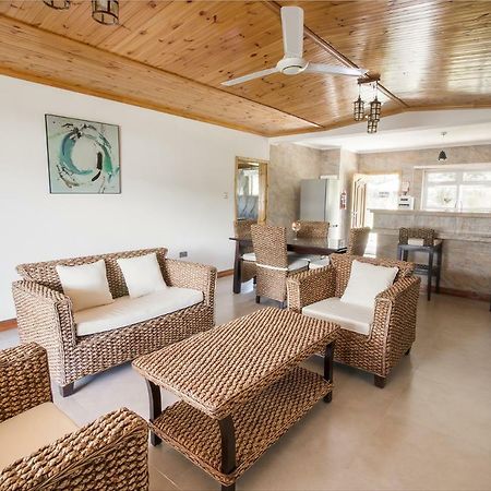 Flora'S Self Catering Apartments Вікторія Екстер'єр фото