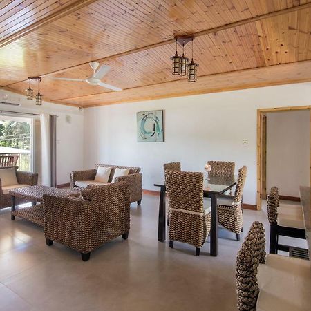 Flora'S Self Catering Apartments Вікторія Екстер'єр фото
