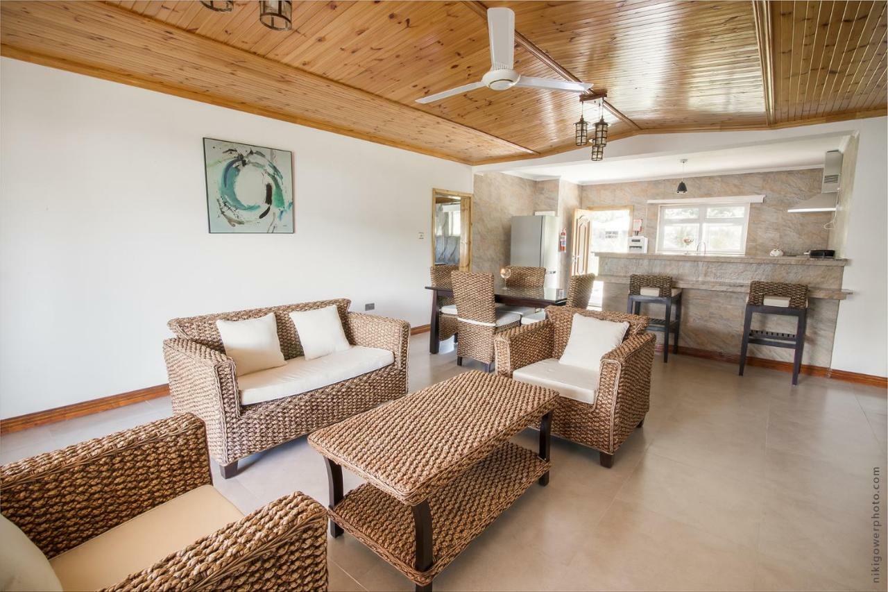 Flora'S Self Catering Apartments Вікторія Екстер'єр фото