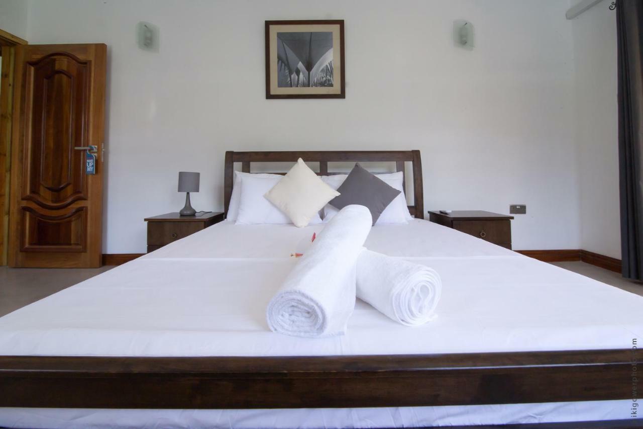 Flora'S Self Catering Apartments Вікторія Екстер'єр фото